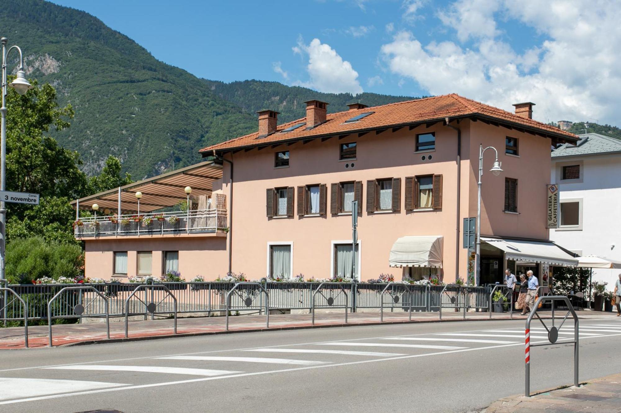 Appartamento Grande Al Ponte. Situato Vicino All'Ospedale, Al Parco E Al Centro Citta Trento Bagian luar foto